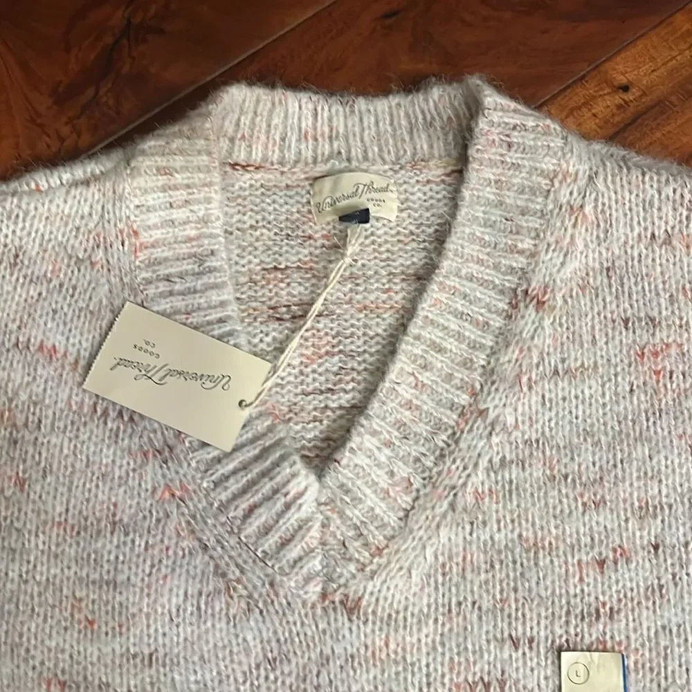 NWT Universal Thread Woman's V-neck Pullover Sweater